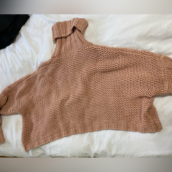 Light pink oversized knit turtle neck, S/M - Picture 3 of 3
